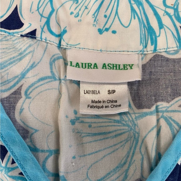 Women’s scrub tops - Picture 2 of 3